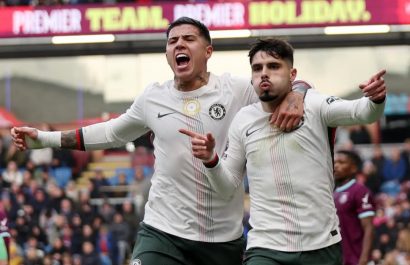 Chelsea vence 0-2 al Burnley sin Moisés Caicedo y se coloca segundo en Premier League.