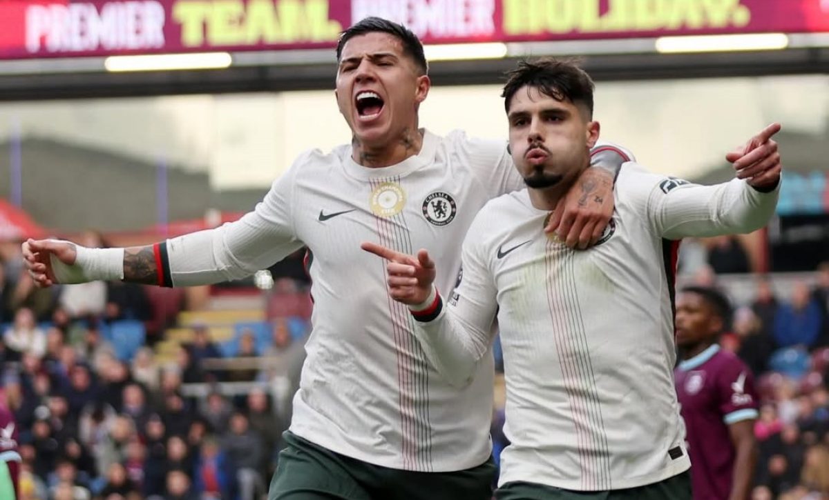 Chelsea vence 0-2 al Burnley sin Moisés Caicedo y se coloca segundo en Premier League.