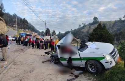 Choque frontal en el cantón Colta, provincia de Chimborazo, deja tres fallecidos y una menor herida. (Cortesía)