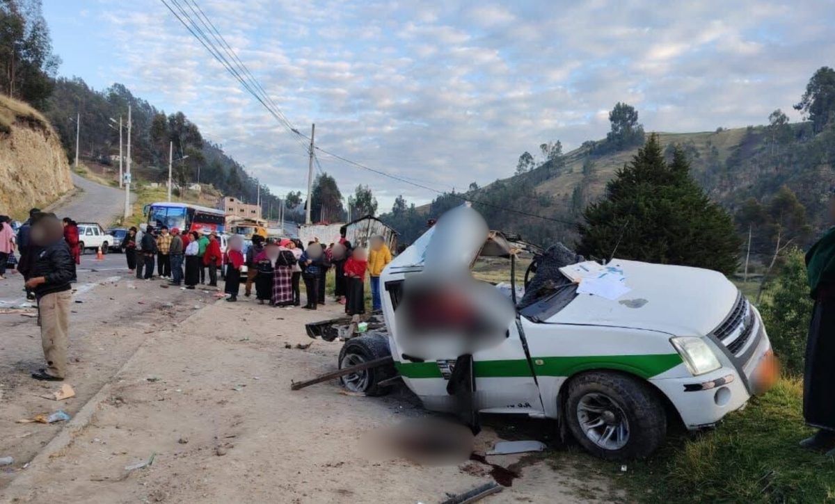Choque frontal en el cantón Colta, provincia de Chimborazo, deja tres fallecidos y una menor herida. (Cortesía)