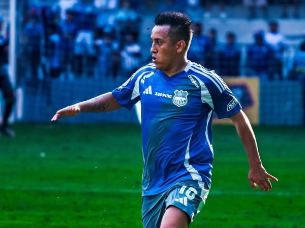 Christian Cueva rescindió contrato con Emelec, según reveló el entrenador Guillermo Duró.