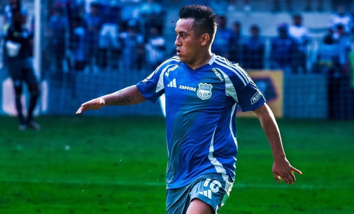 Christian Cueva rescindió contrato con Emelec, según reveló el entrenador Guillermo Duró.