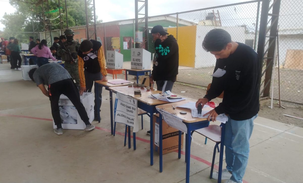 Cierre de urnas e inicio de jornada de escrutinio en la referéndum y consulta popular