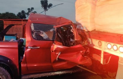Cinco personas perdieron la vida la madrugada de este domingo 7 de diciembre tras el fuerte choque entre una camioneta y un tráiler q
