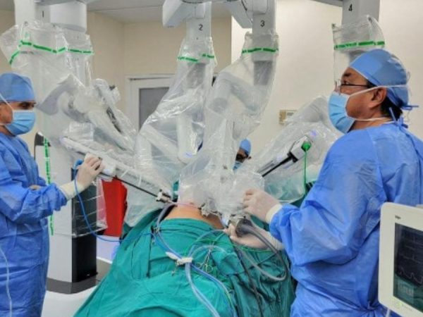 Cirugía robótica, HCAM, Trasplante de riñón, Donante vivo, Innovación médica, Salud Ecuador, Mínima invasión