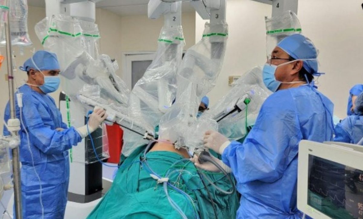 Cirugía robótica, HCAM, Trasplante de riñón, Donante vivo, Innovación médica, Salud Ecuador, Mínima invasión