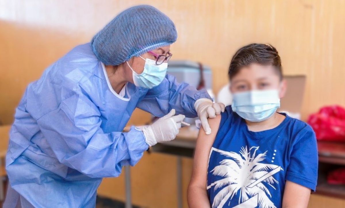 En la provincia de Chimborazo se prevé ampliar la cobertura de inmunización a la población estudiantil.