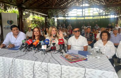 Activistas sociales y dirigentes integran el colectivo Portoviejo Renace Contigo.