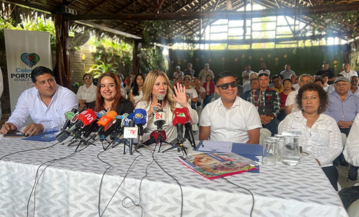 Activistas sociales y dirigentes integran el colectivo Portoviejo Renace Contigo.