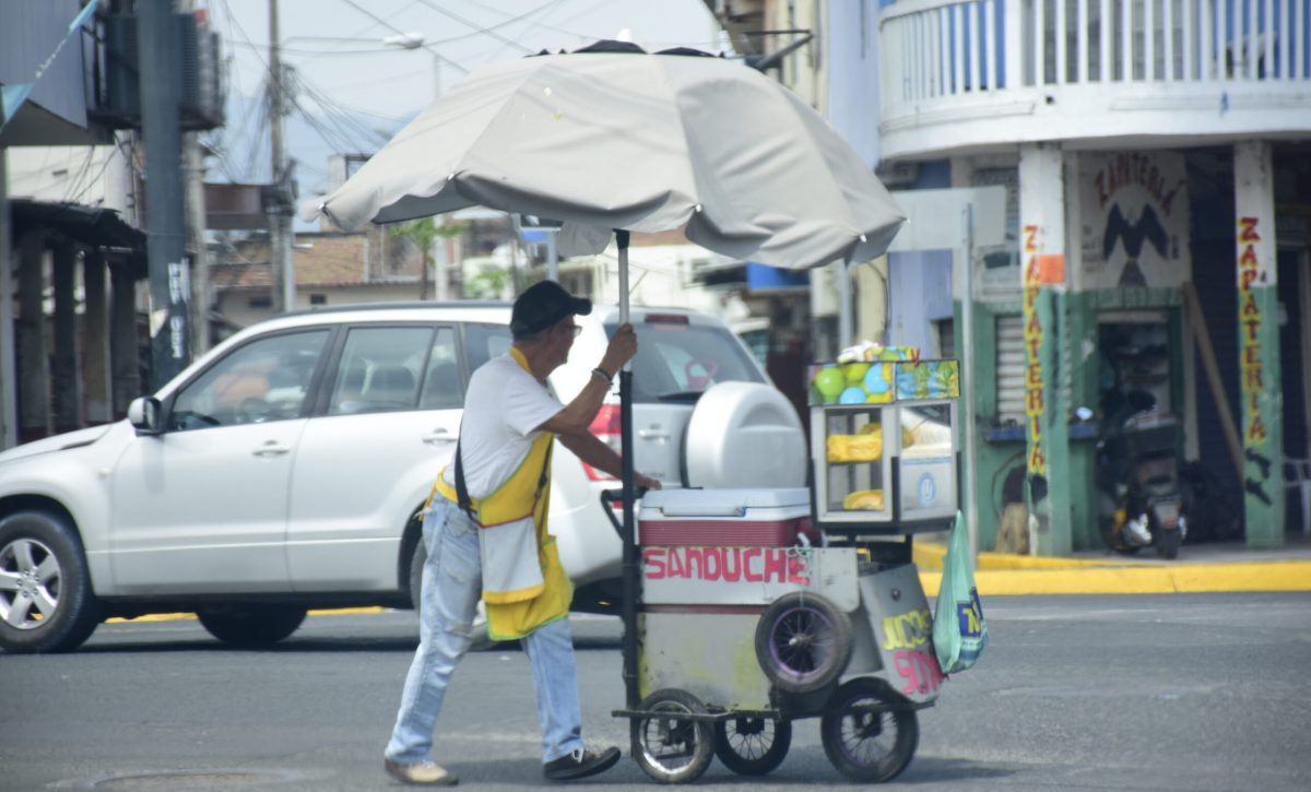 Comercio informal y tránsito ejes del desorden urbano en Portoviejo