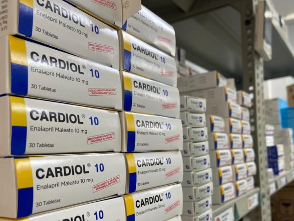 Comisión Nacional Anticorrupción exige a la Contraloría investigar la compra centralizada de medicamentos para el IESS y el MSP.