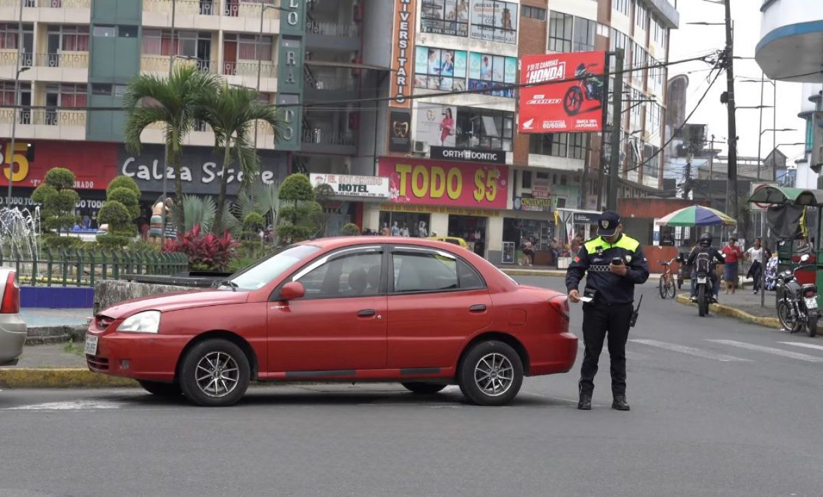 Conductores y gremios sociales de Santo Domingo exigen anulación de multas y devolución de pagos