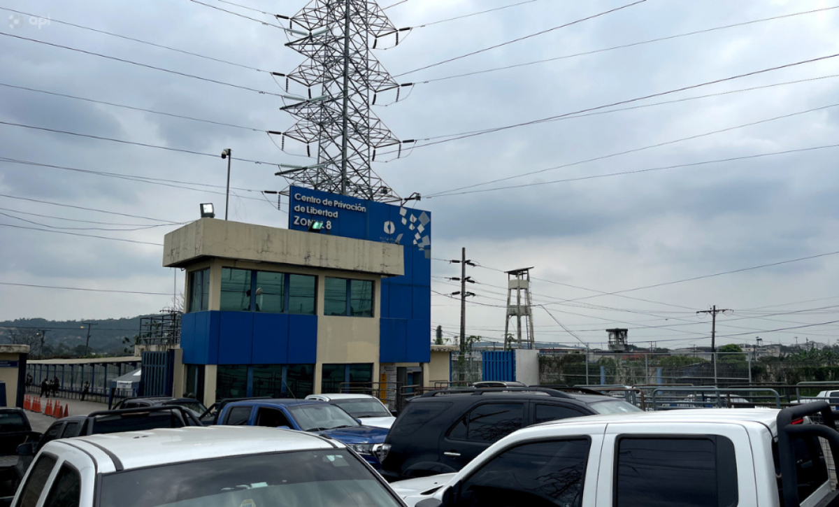 Confirman la muerte de doce reos en tres cárceles de Ecuador