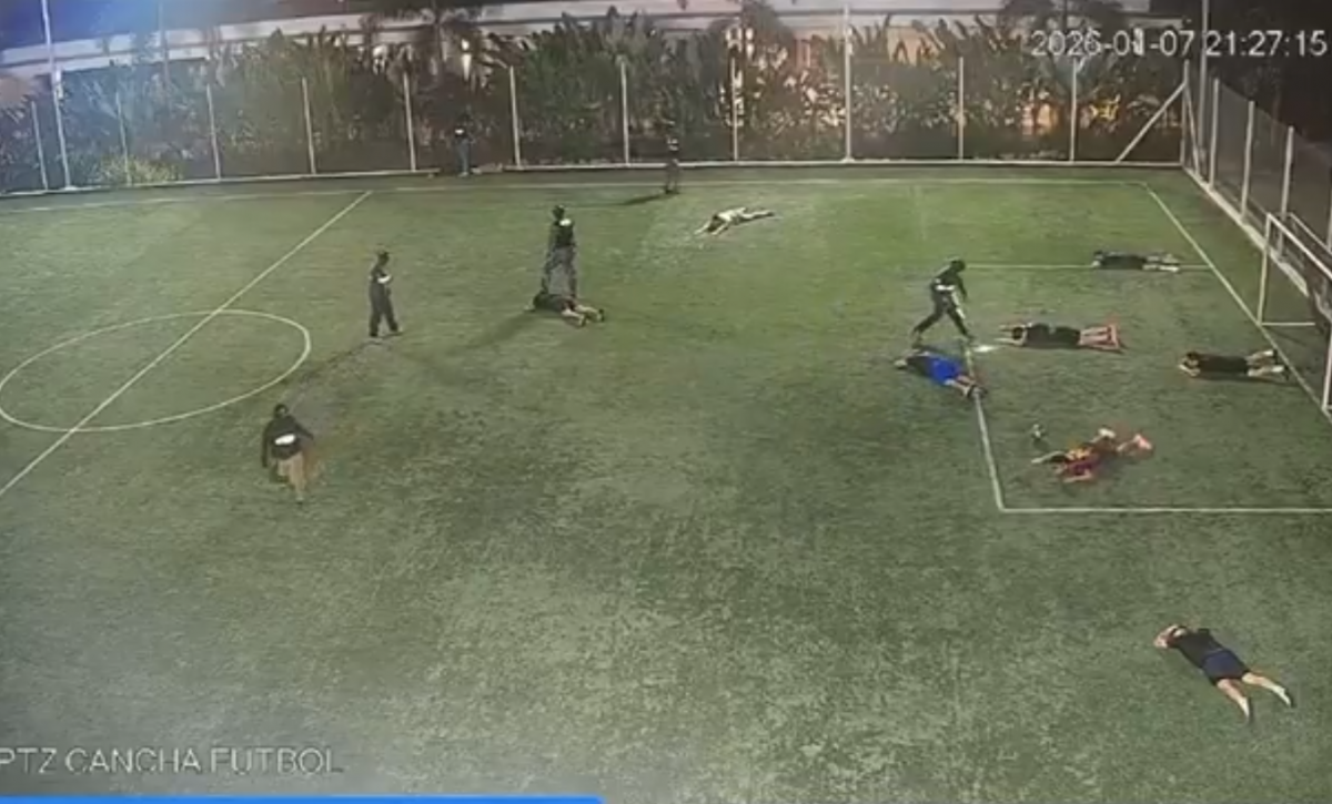 Crimen quedó grabado en cámaras de seguridad de la urbanización. Fotografía: captura de pantalla redes sociales