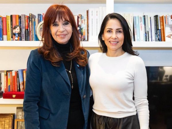 Cristina fernández denuncia un operativo policial ilegal en su casa y acusa a Bullrich de provocación