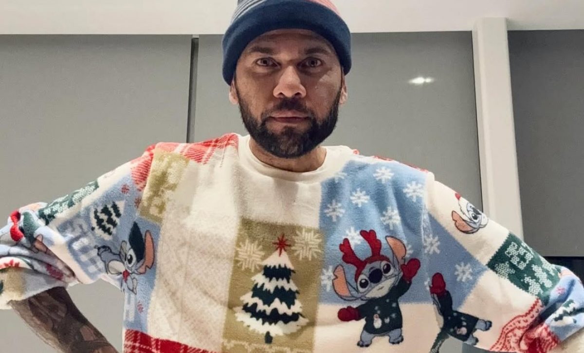 Dani Alves negocia compra del club portugués São João de Ver