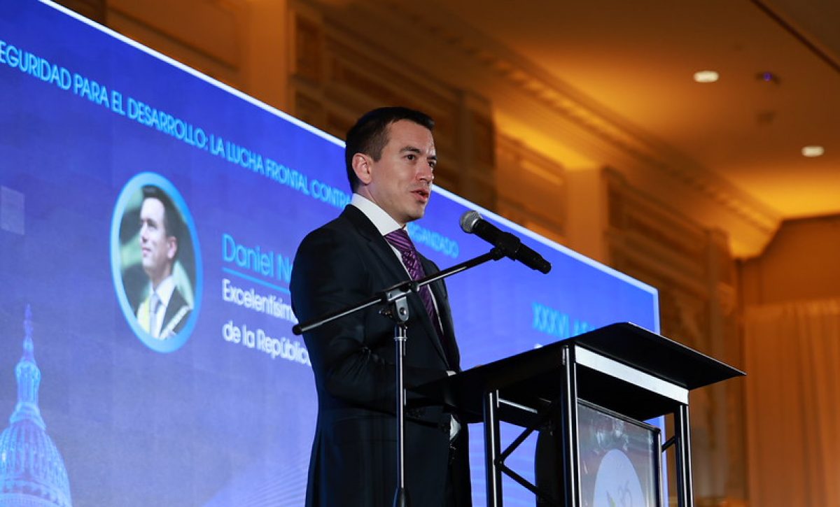 Presidente Daniel Noboa hablando en la Asamblea CEAL.