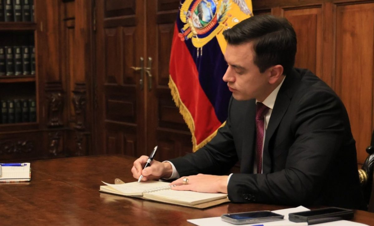 Daniel Noboa emite decretos para fusionar ministerios, conozca cuáles son las carteras de Estado que se unifican. (Daniel Noboa)