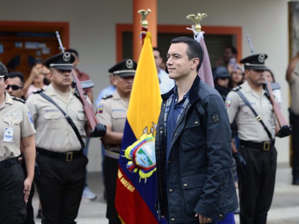 Daniel Noboa llega a Otavalo en medio del tercer día del paro nacional y fuerte resguardo militar