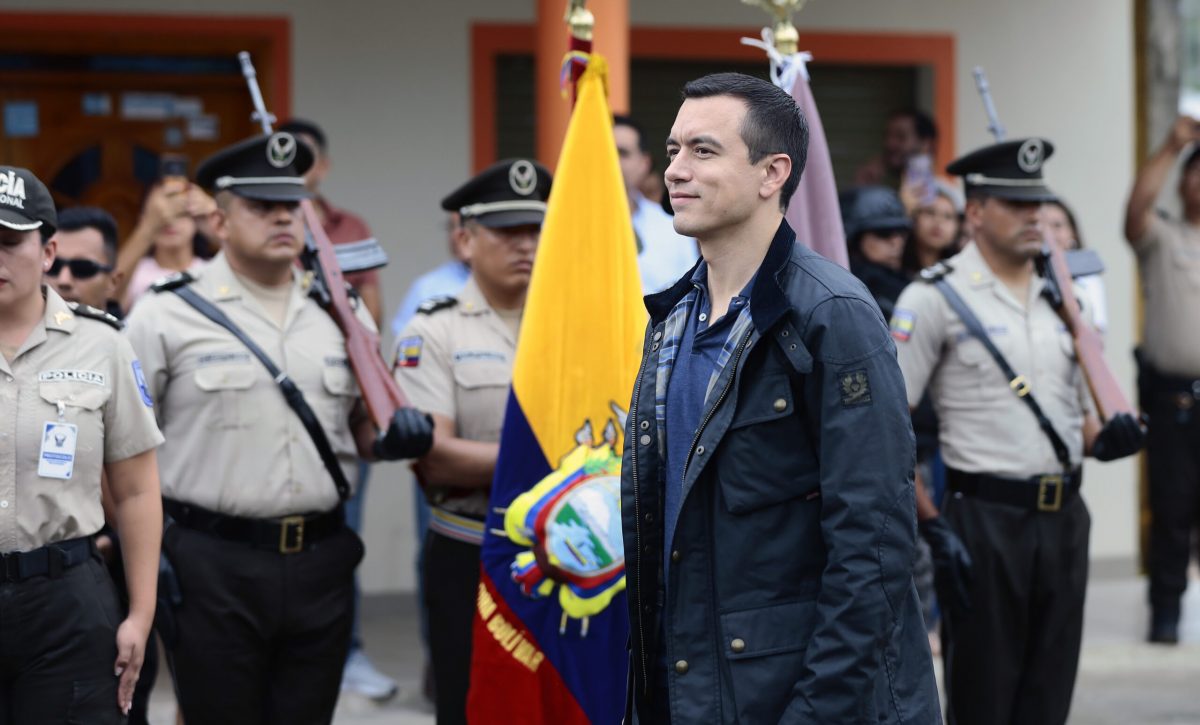 Daniel Noboa llega a Otavalo en medio del tercer día del paro nacional y fuerte resguardo militar