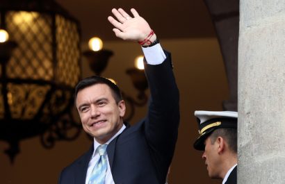 Daniel Noboa muestra cifrras económicas de su gestión y las compara con las del gobierno de Guillermo Lasso. (Presidencia)