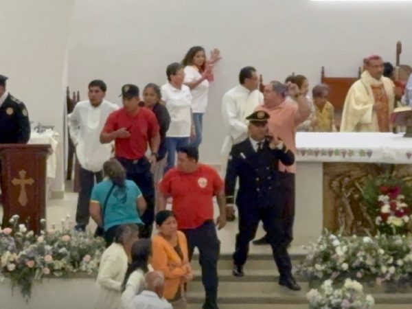 Darío Macas, alcalde de la ciudad de Machala, en la provincia de El Oro estaba en una iglesia y en los exteriores se registró un ataque armado que dejó un fallecido.