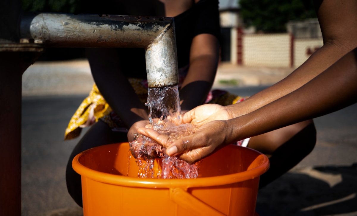 Defensoría del Pueblo investigará posible contaminación del agua en Guayaquil.