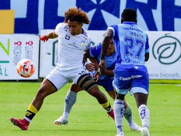 Macará y Delfín firman empate 0-0 en el estadio Bellavista.