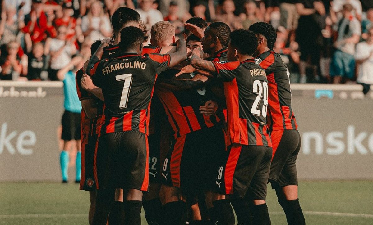 Denil Castillo y Midtjylland vencen a Fredrikstad y sella pase a Playoffs de Europa League