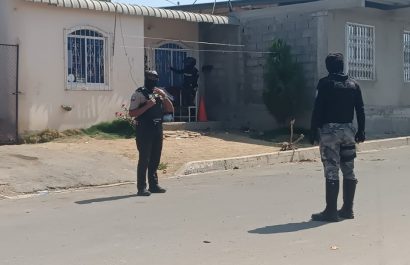 Dentro de una vivienda se registró un ataque armado la tarde de este viernes 28 de noviembre, en la ciudad de Manta, en la provincia de Manabí.