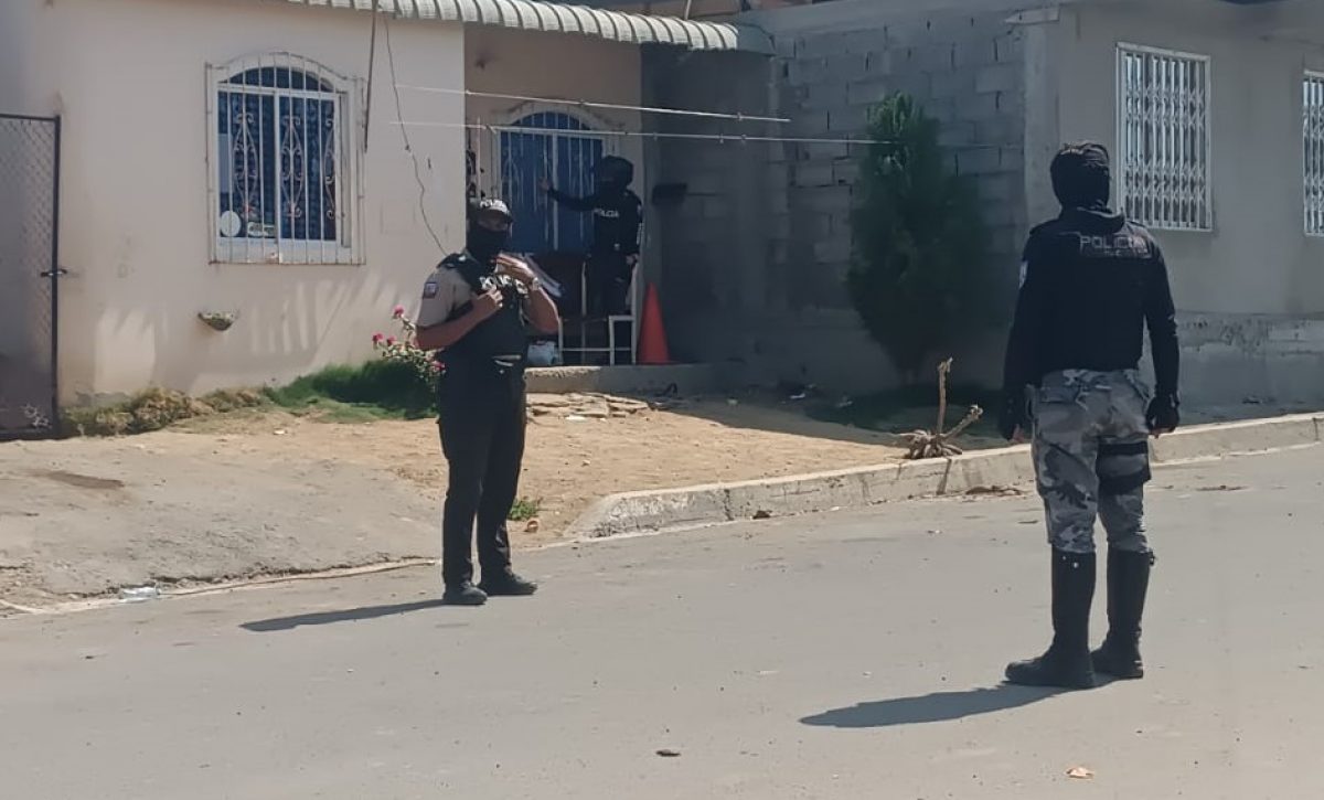 Dentro de una vivienda se registró un ataque armado la tarde de este viernes 28 de noviembre, en la ciudad de Manta, en la provincia de Manabí.
