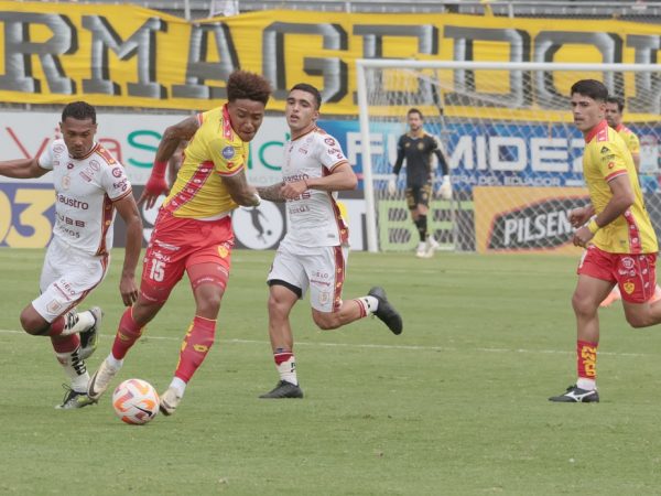 Deportivo Cuenca derrotó 3-1 a Aucas en el estadio Gonzalo Pozo Ripalda, en el sur de Quito, en un emocionante partido correspondiente a la fecha 17 de la Liga Ecuabet 2025.