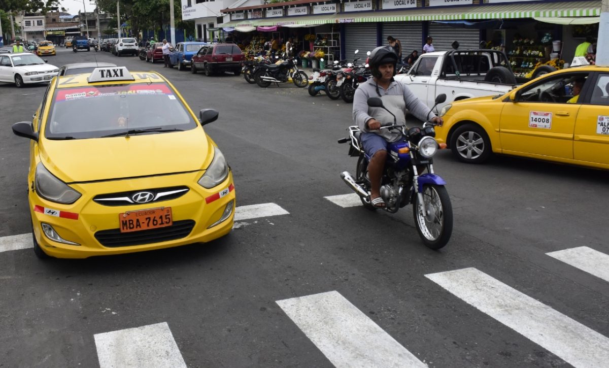 Día de los Fieles Difuntos Portoviejo cierra vías y despliega operativos para el acceso a cementerios. (El Diario) Día de los Fieles Difuntos Portoviejo cierra vías y despliega operativos para el acceso a cementerios. (El Diario)