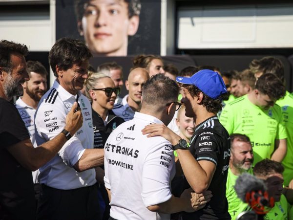 Director del equipo de Mercedes tacha de "vergonzosa" la protesta de Red Bull en el GP de Canadá