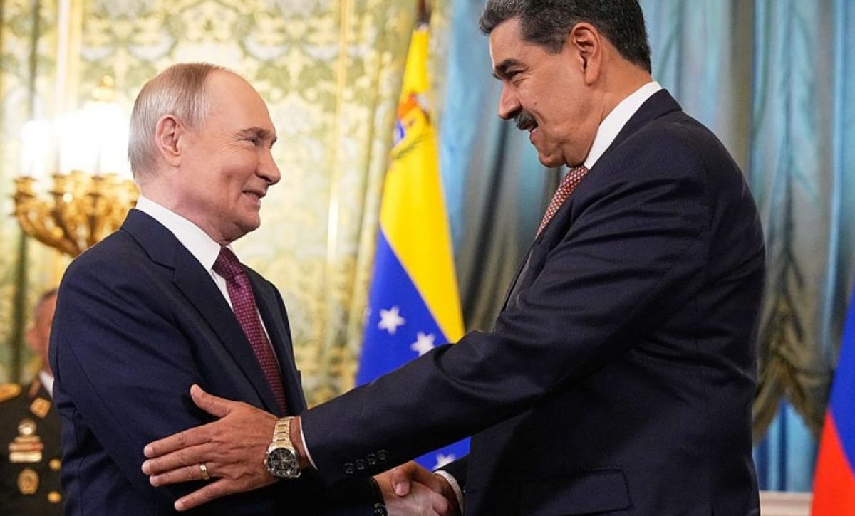 Dmitri Peskov, portavoz presidencial ruso, declaró que todo lo relacionado con Venezuela debe ajustarse al derecho internacional, subrayando la soberanía del país sudamericano.