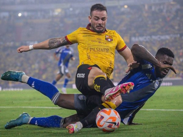 Doblete de Rivero en el Clásico del Astillero lo consagra como jugador de la fecha