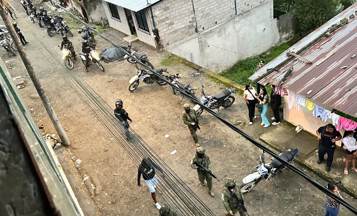 Doce viviendas allanadas en la 16 de Marzo Policía halló altares y un sitio de cautiverio de secuestrados en Santo Domingo