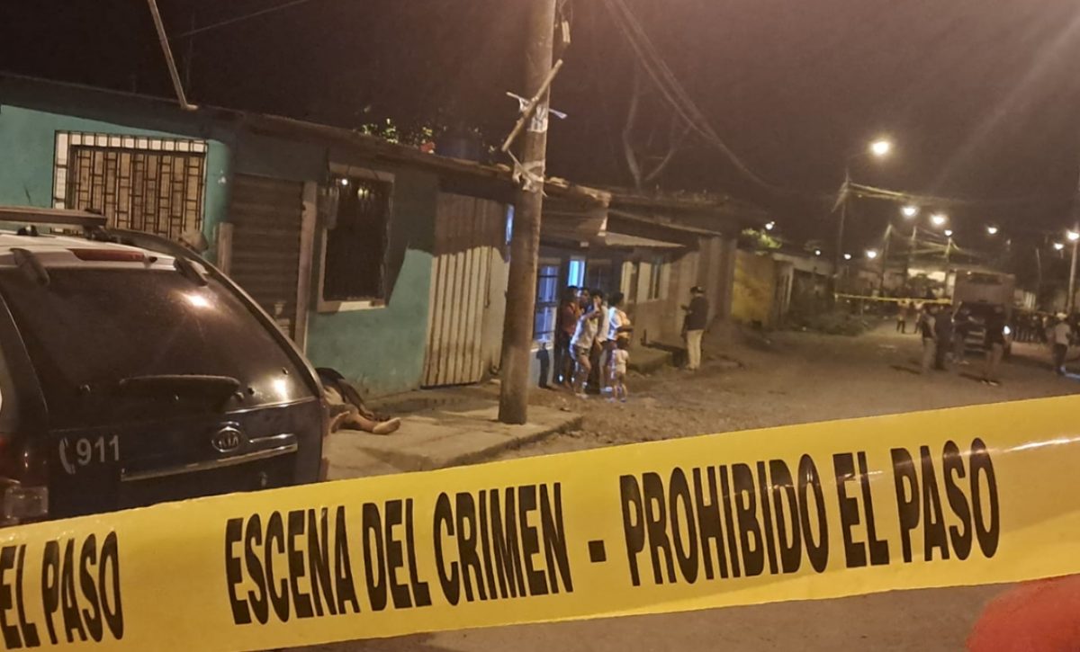 Dos hombres fueron asesinados a balazos en el barrio 9 de Mayo, en Santo Domingo. (El Diario)