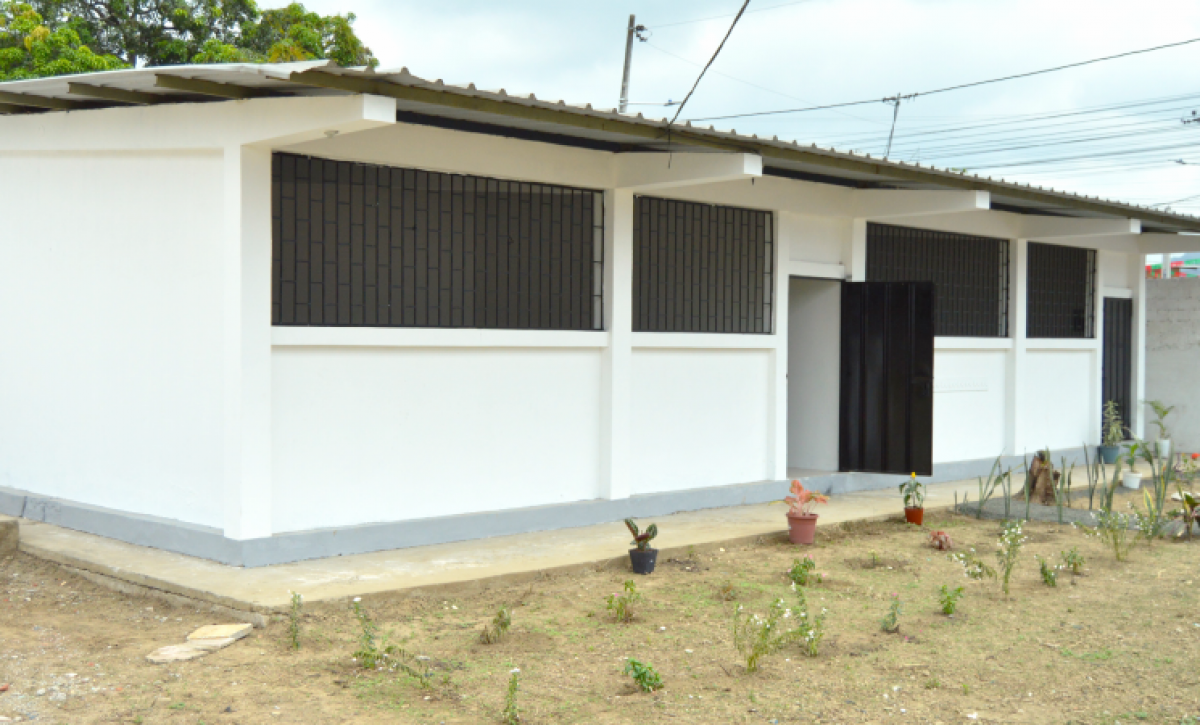 Dos instituciones educativas de Manabí recibieron obras integrales que transformaron sus entornos.