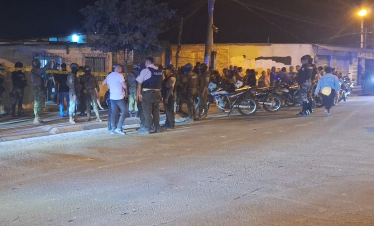 Dos mujeres asesinadas y una tercera logró escapar es el resultado de un ataque armado perpetrado la noche de este lunes 30 de junio.