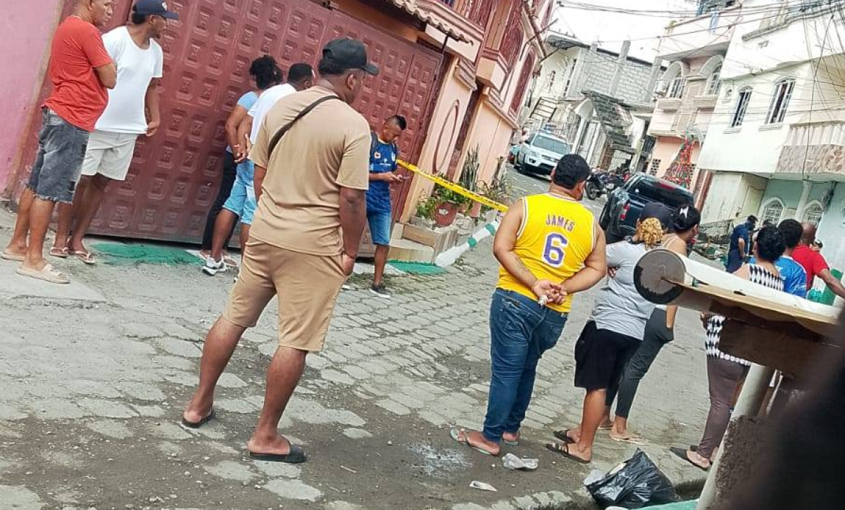 Dos policías asesinados es el saldo de un violento ataque armado registrado en el barrio 12 de Junio, en la ciudad de Esmeraldas.