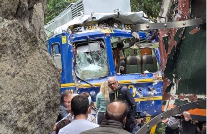 Dos trenes turísticos operados por las empresas PeruRail e Inca Rail colisionaron frontalmente este martes 30 de diciembre de 2025.