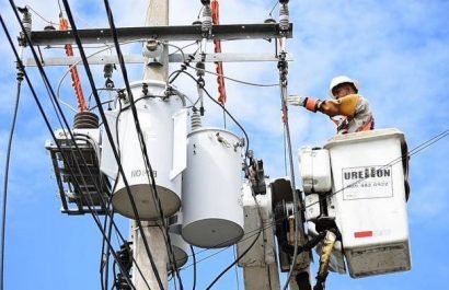 Ecuador aprobó los costos del servicio público de energía eléctrica (SPEE) para 2026, a través de la Agencia de Regulación y Control de Electricidad (Arconel).