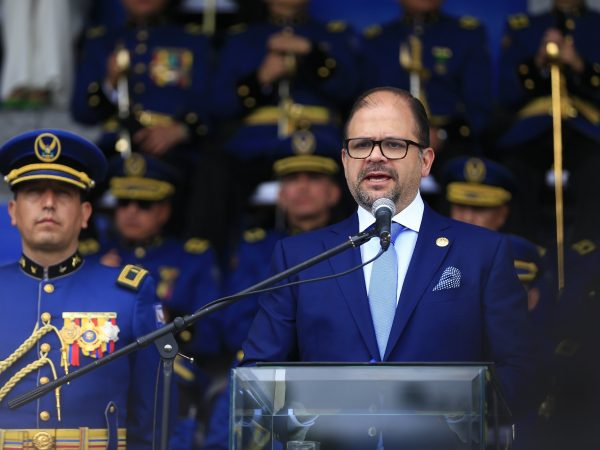 Ecuador prohíbe la entrada durante 40 años a 1.000 presos colombianos deportados, confirmó el ministro del Interior John Reimberg