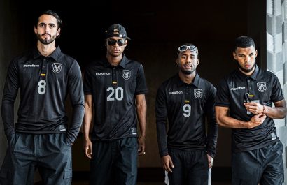 Ecuador regresa a sus raíces futbolísticas con una camiseta conmemorativa de color negro y se usaría en amistosos
