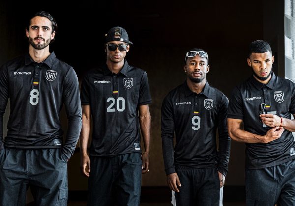 Ecuador regresa a sus raíces futbolísticas con una camiseta conmemorativa de color negro y se usaría en amistosos