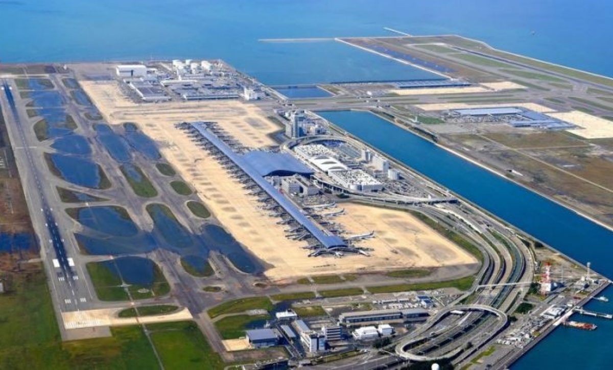 El Aeropuerto Internacional de Kansai, construido sobre una isla artificial en la bahía de Osaka, enfrenta un futuro incierto.