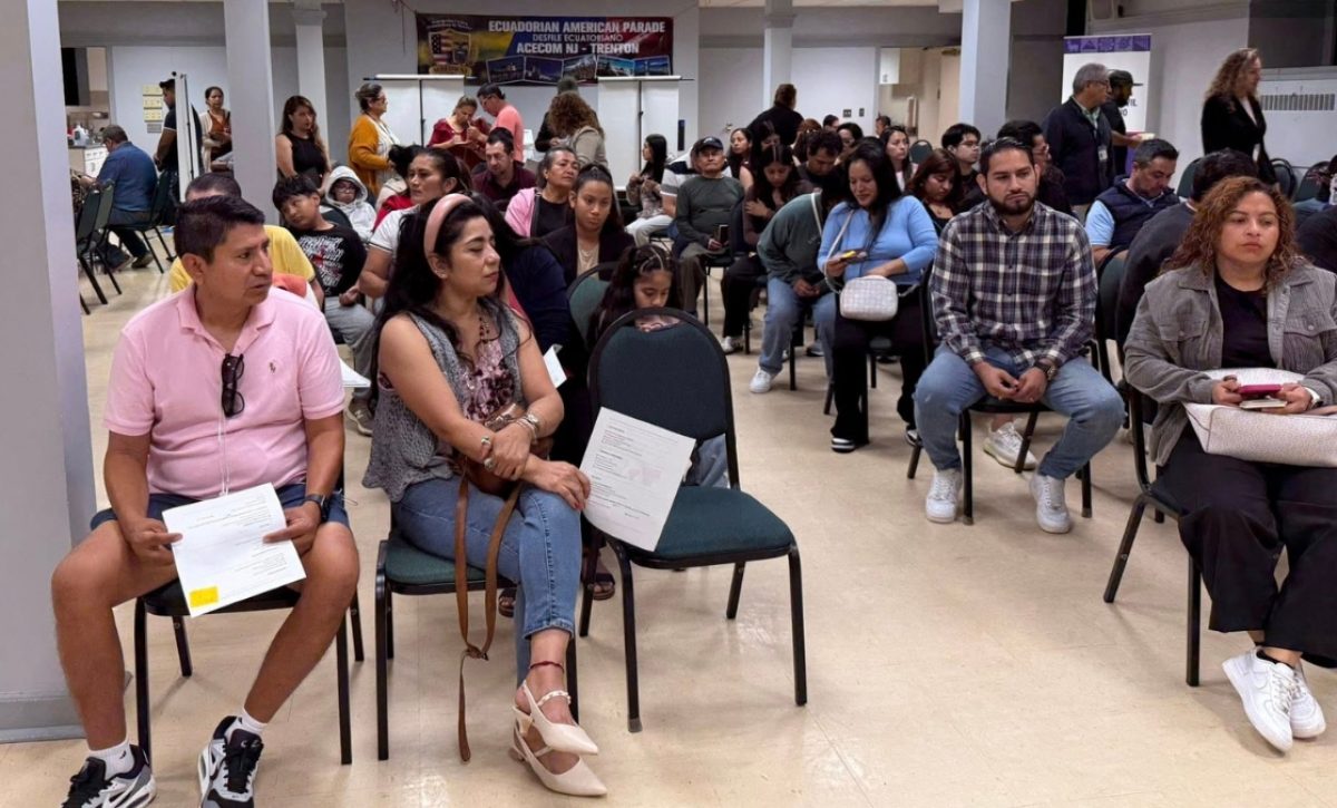 El Consulado Móvil del Ecuador en Trenton, capital de New Jersey, brindó más de 400 atenciones consulares en un solo día. (Kike Perdomo)