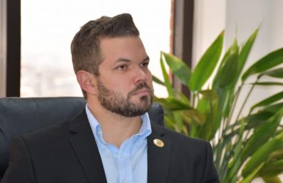 El Ministerio de Educación anuncia que Mario Cuvi es designado como nuevo viceministro de esta cartera de Estado.