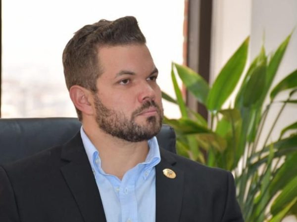 El Ministerio de Educación anuncia que Mario Cuvi es designado como nuevo viceministro de esta cartera de Estado.